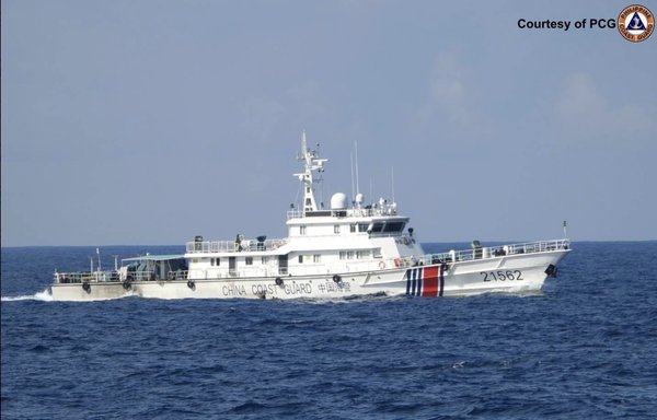 Hinarap ng Philippine Coast Guard ang mga barkong Tsino sa karagatan ng Zambales