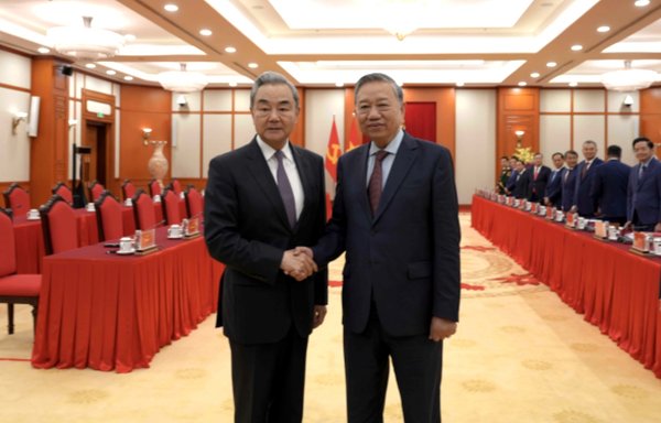 Wang dari China menyeru hubungan yang lebih kukuh dengan Vietnam