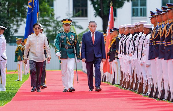 Philippines, Vietnam declare South China Sea peace 'nonnegotiable,' upgrade ties